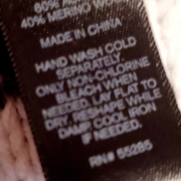 EXPRESS Aztec inspired sweater jacket vest cardigan Gray and cream Sz.Med - Picture 5 of 5